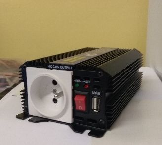 SP300 12V USB měnič napětí z 12 V DC na 230 V AC